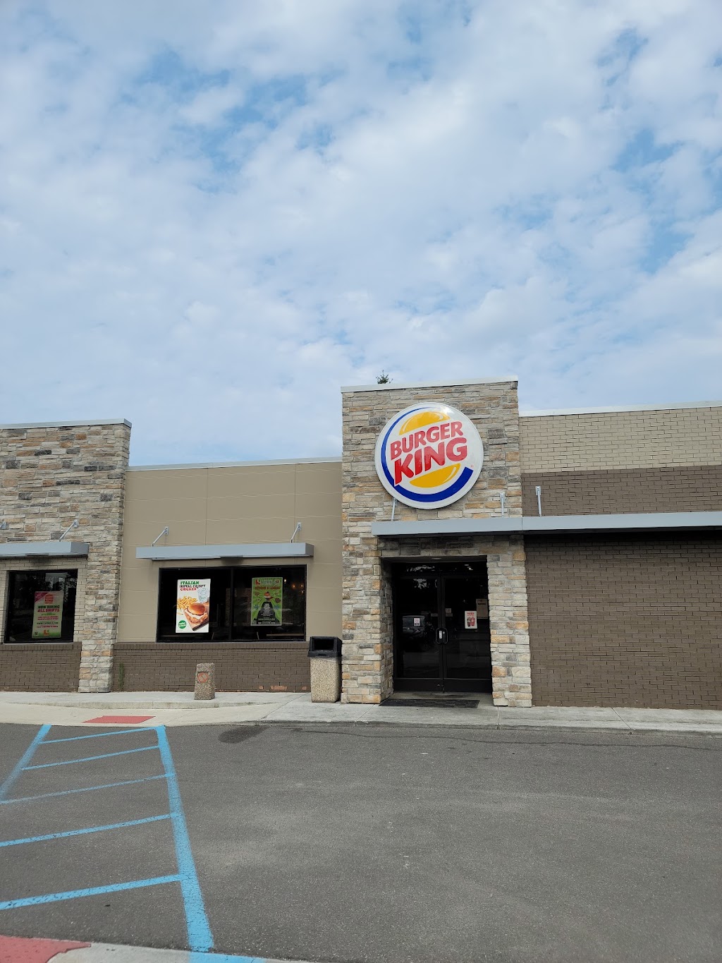 Burger King | 44475 Five Mile Rd, Plymouth, MI 48170, USA | Phone: (734) 453-4010