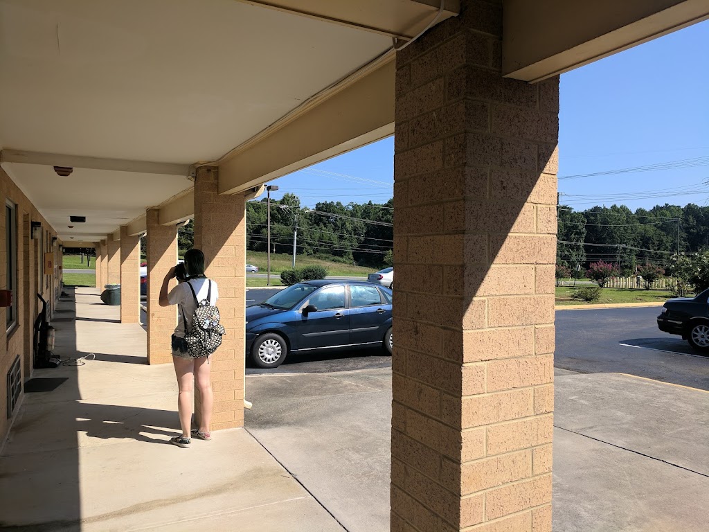 Royal Inn Motel | 9801 Hull Street Rd, Richmond, VA 23236, USA | Phone: (804) 276-4581