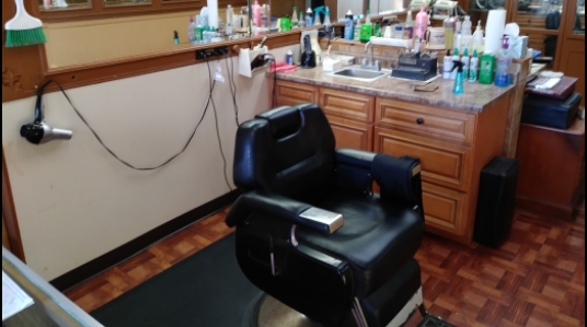 Berrys Barber Shop | 204 W Main St, Blanchester, OH 45107, USA | Phone: (937) 783-3326