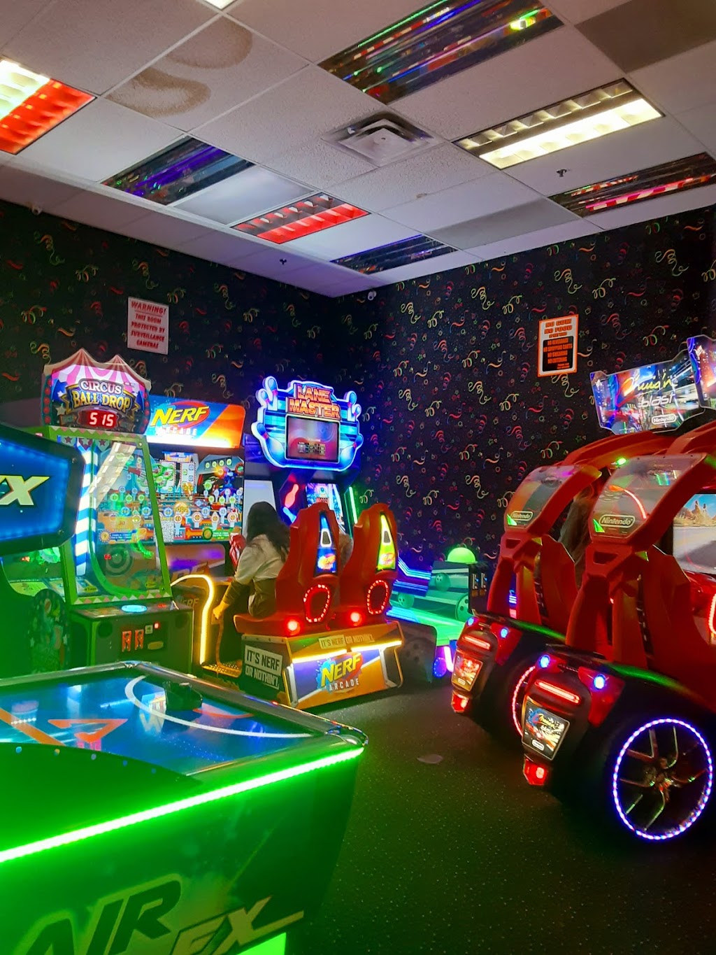 J & G Arcade | 232 N Comrie Ave, Johnstown, NY 12095, USA | Phone: (518) 774-2721