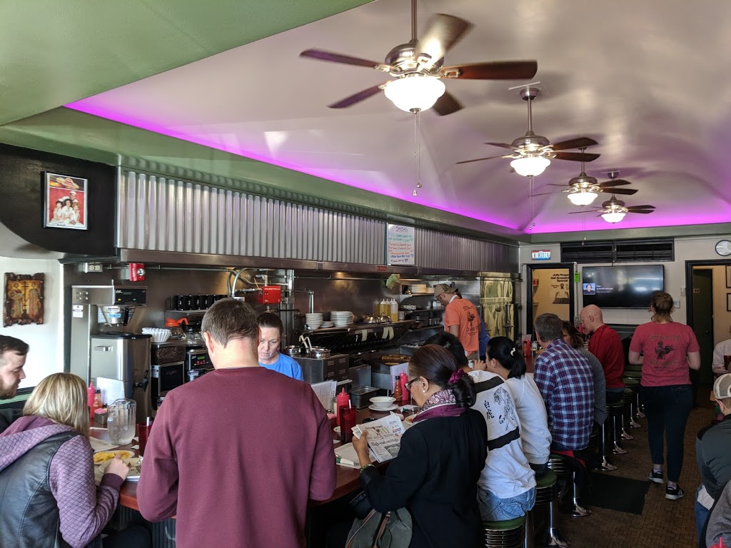 Stavs Diner | 2932 E Broad St, Columbus, OH 43209, USA | Phone: (614) 725-4330