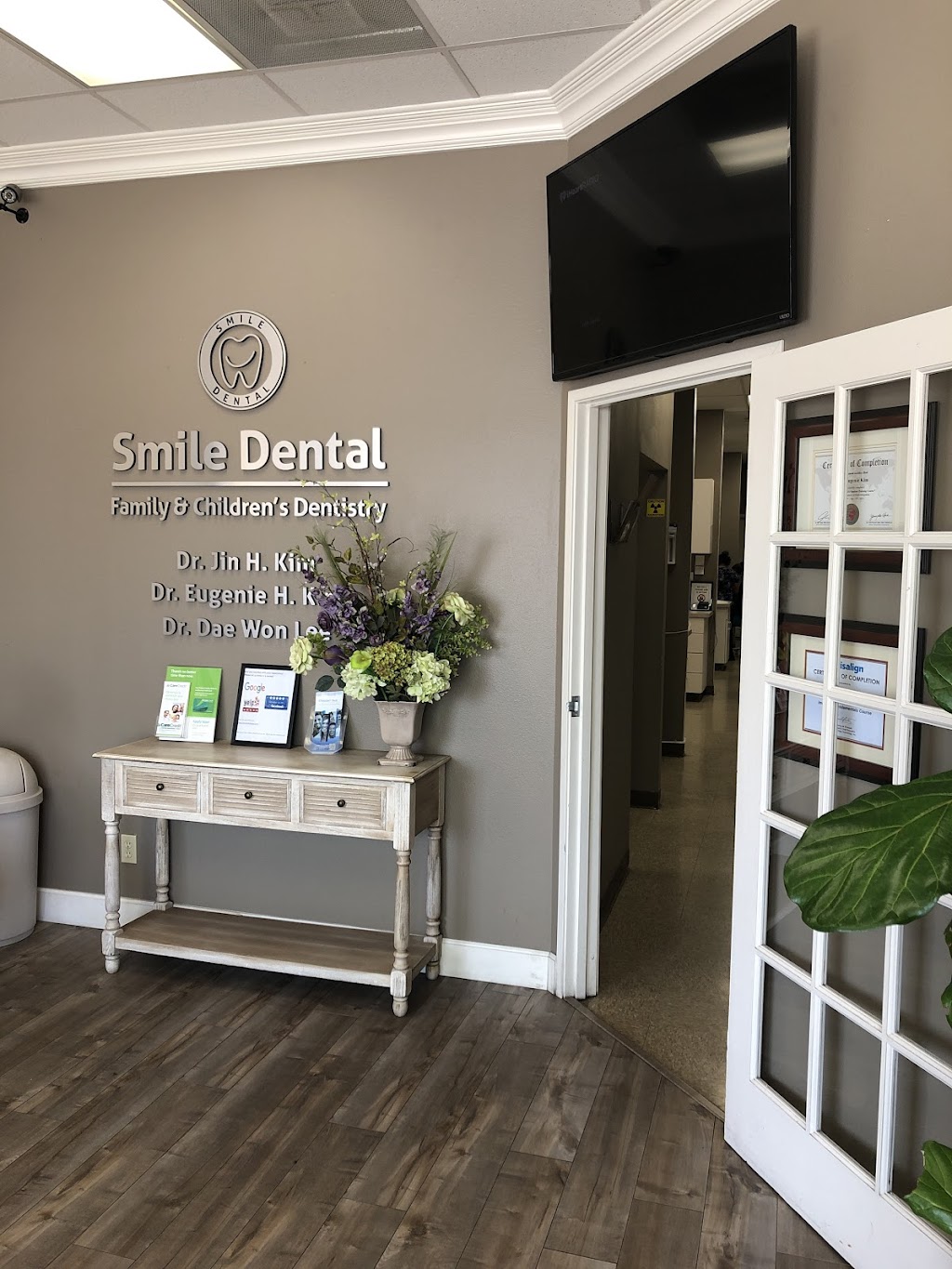 Smile Dental | 12190 Perris Blvd STE D, Moreno Valley, CA 92557, USA | Phone: (951) 221-3198