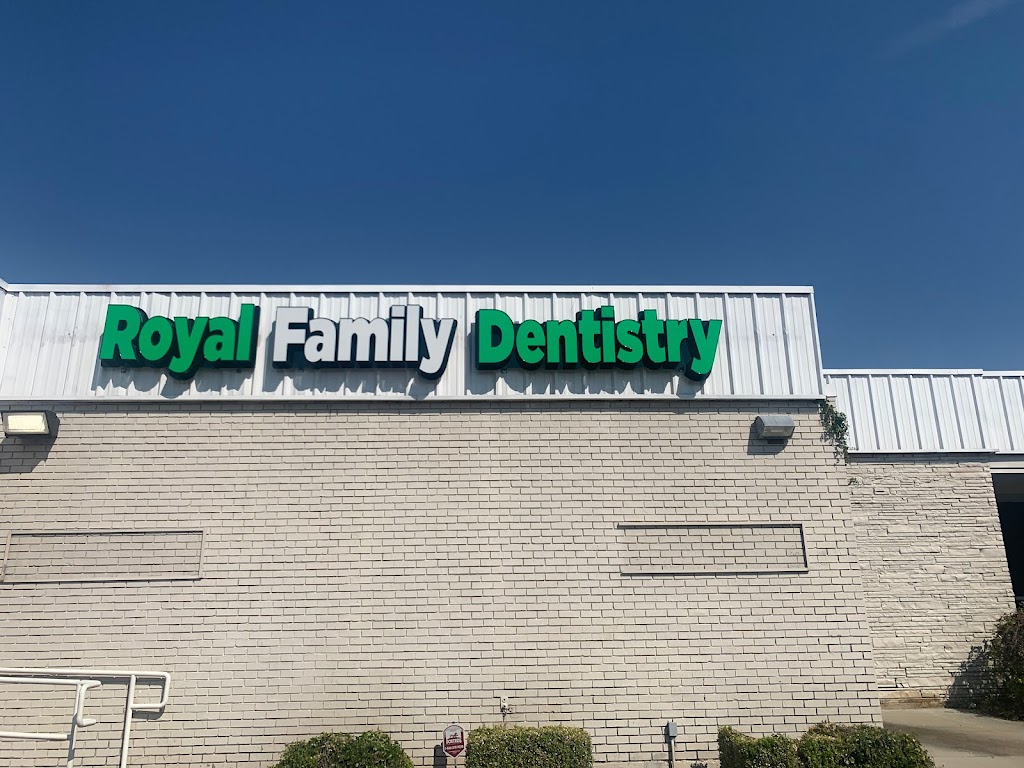 Royal Family Dentistry | 525 Pleasant Run Rd #200, Lancaster, TX 75146, USA | Phone: (972) 227-1800
