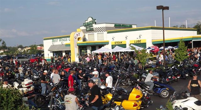 Quaker Steak & Lube | 3737 Stone Creek Blvd, Cincinnati, OH 45251 | Phone: (513) 923-9464