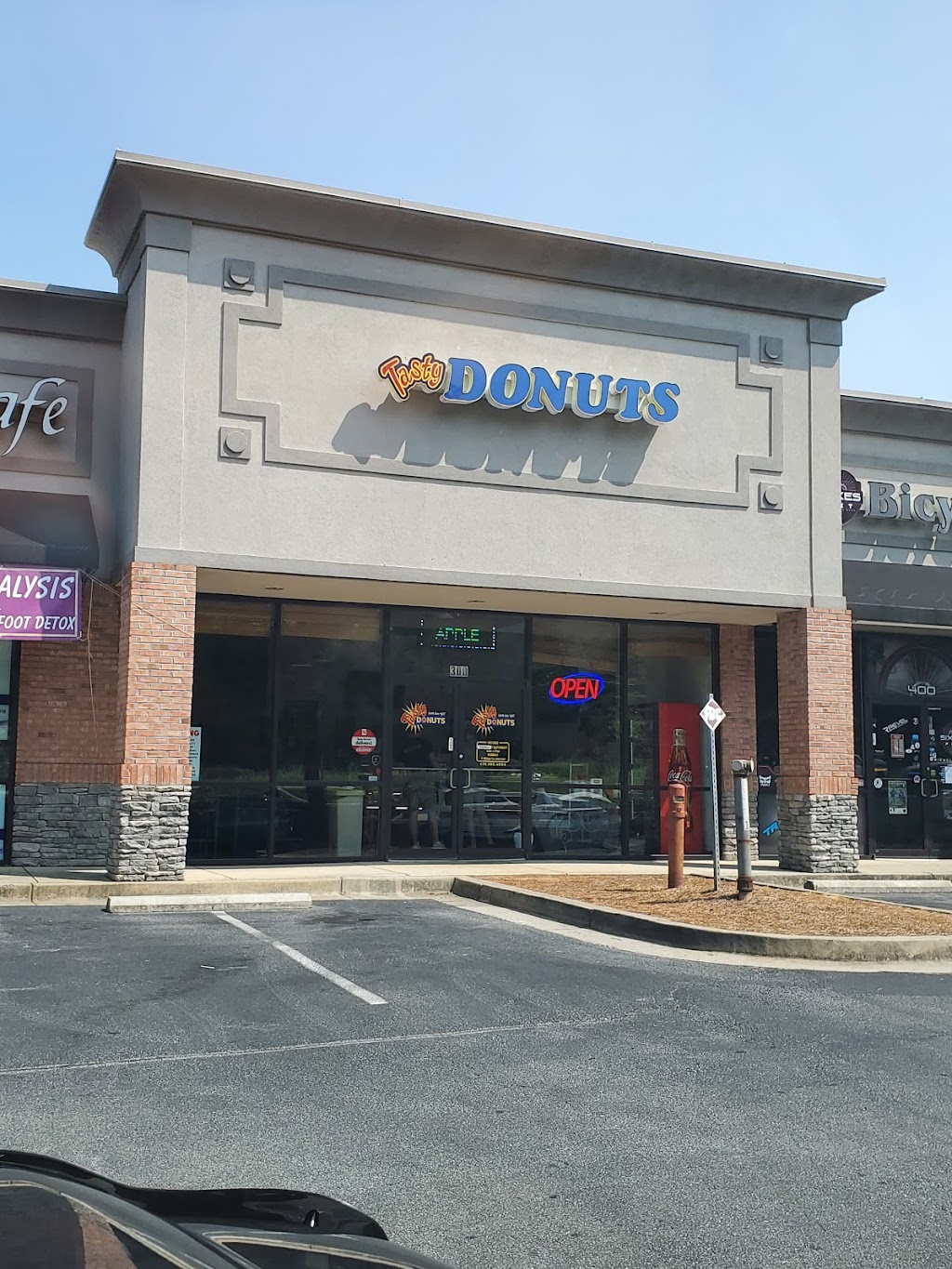 Giggle Monsters Craft Donuts Bells Ferry | 10511 Bells Ferry Rd #300, Canton, GA 30114, USA | Phone: (678) 880-6504