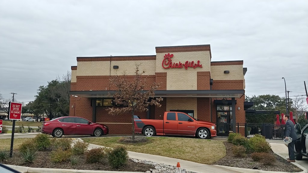 Chick-fil-A | 1505 N Collins St, Arlington, TX 76011, USA | Phone: (817) 548-7700