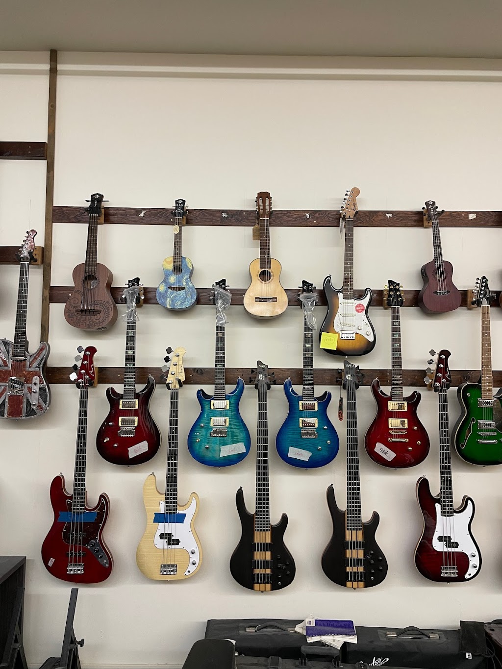 All In One Guitar | 2145 Foothill Blvd, La Cañada Flintridge, CA 91011, USA | Phone: (818) 369-7431