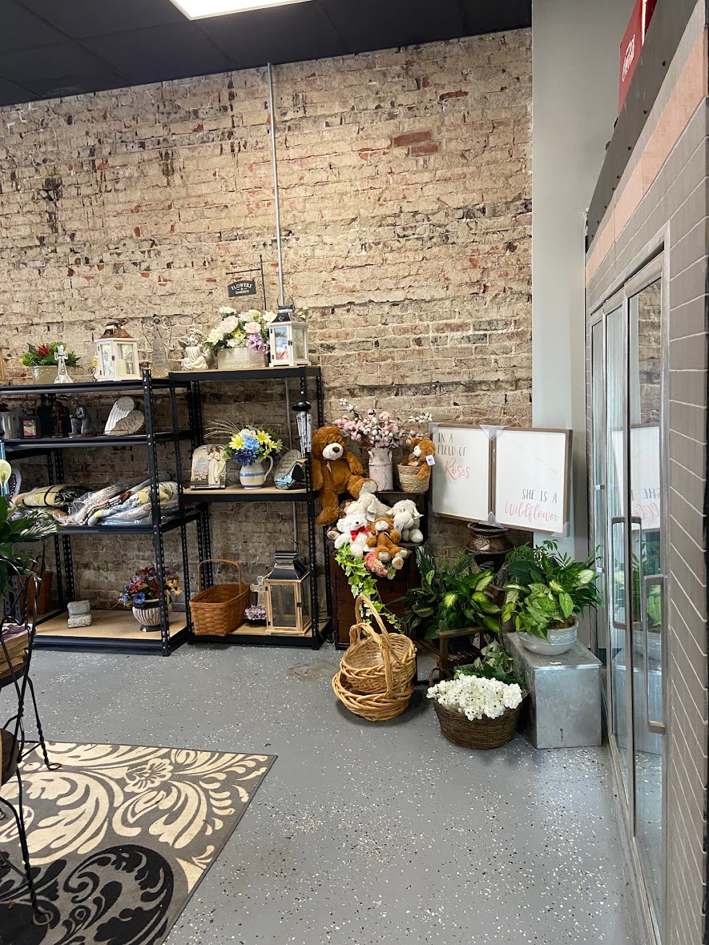 Rosebud Flowers & Gifts Indianapolis | 501 Main St, Beech Grove, IN 46107, USA | Phone: (317) 787-7673