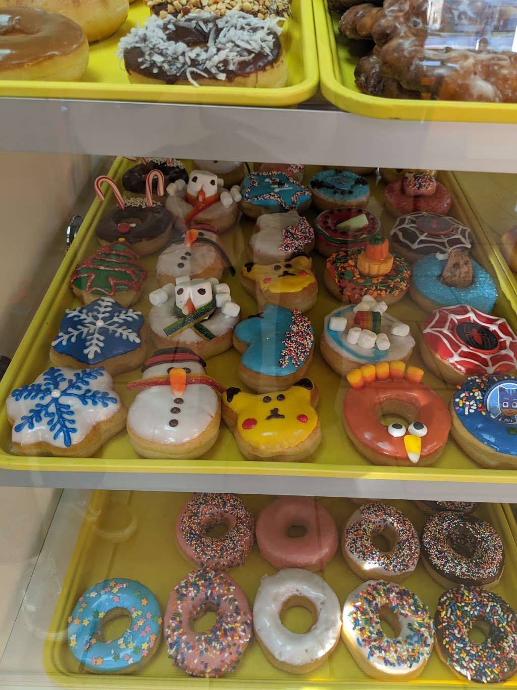 Donuts House of Granbury | 3012 Fall Creek Hwy, Granbury, TX 76049, USA | Phone: (682) 260-3033