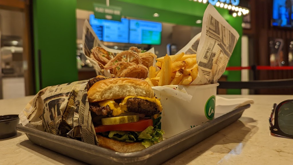 Wahlburgers | 49500 Seminole Dr, Cabazon, CA 92230, USA | Phone: (951) 755-5344