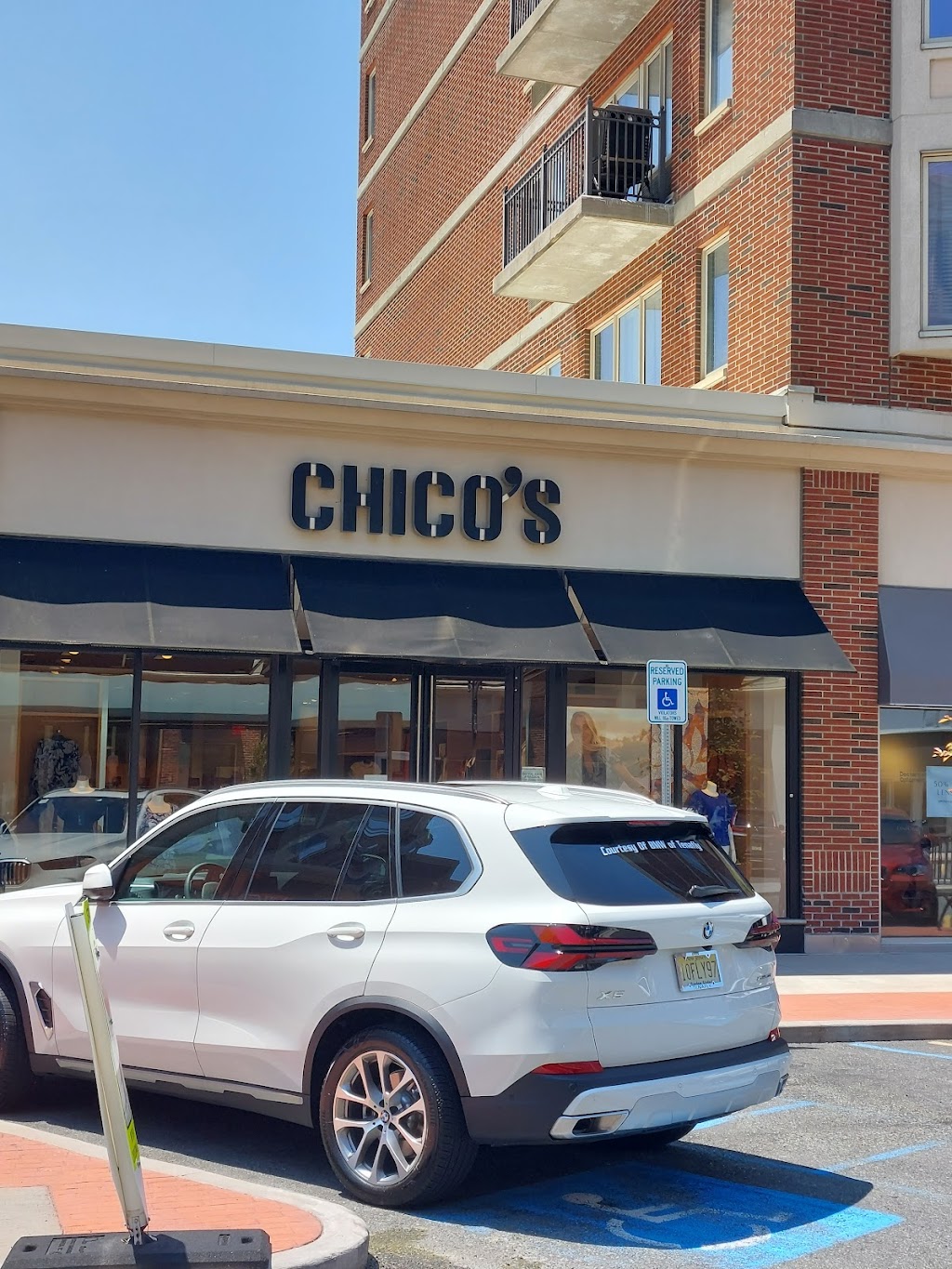 Chicos | 74 The Promenade, Edgewater, NJ 07020, USA | Phone: (201) 941-5147