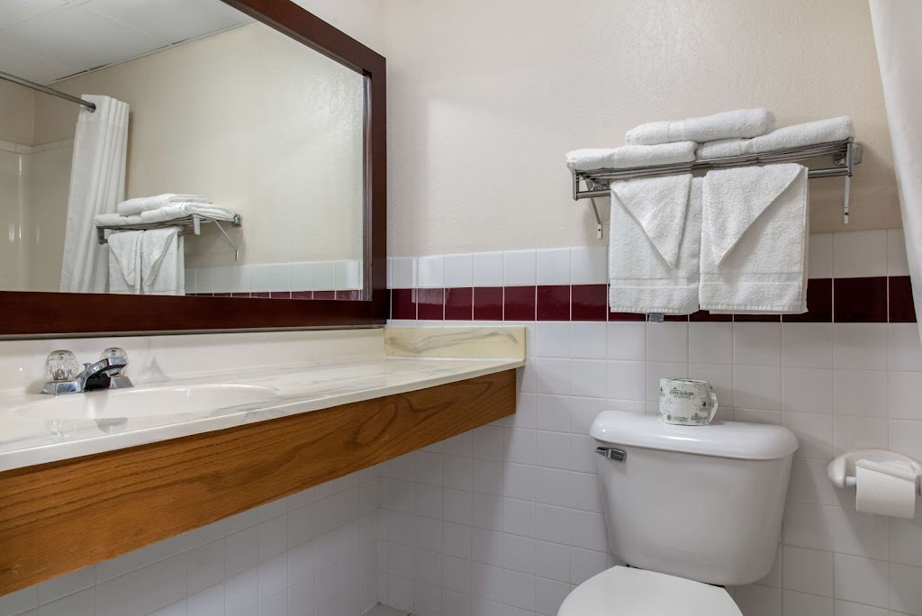 Quality Inn & Suites | 1200 1st St NE East, New Prague, MN 56071, USA | Phone: (952) 758-7300