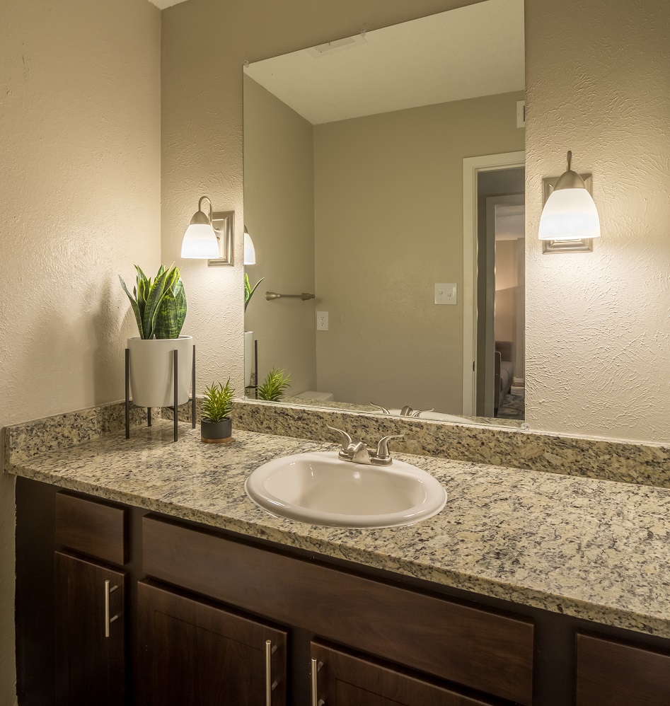 Woods of Ridgmar Apartments | 2200 Taxco Rd, Fort Worth, TX 76116, USA | Phone: (817) 731-1261