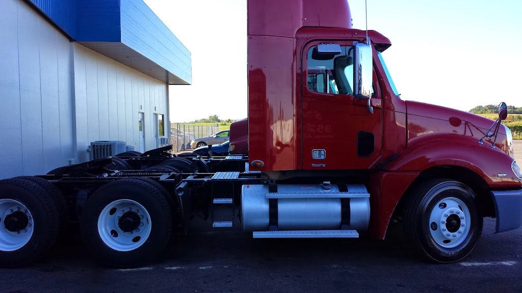 Dakota Truck CO., LLC | 21450 Humboldt Ct, Lakeville, MN 55044, USA | Phone: (952) 469-4277