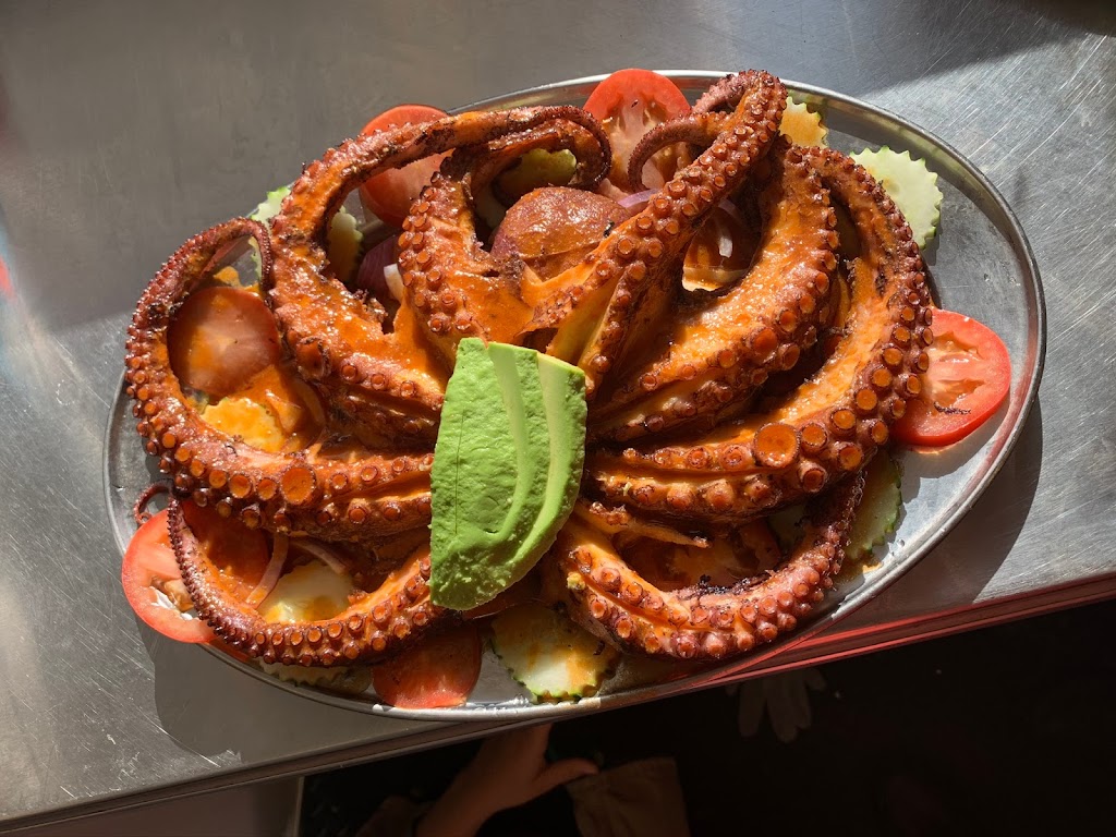 Mariscos las islitas | 2449 N Church St, Burlington, NC 27217, USA | Phone: (336) 639-7723