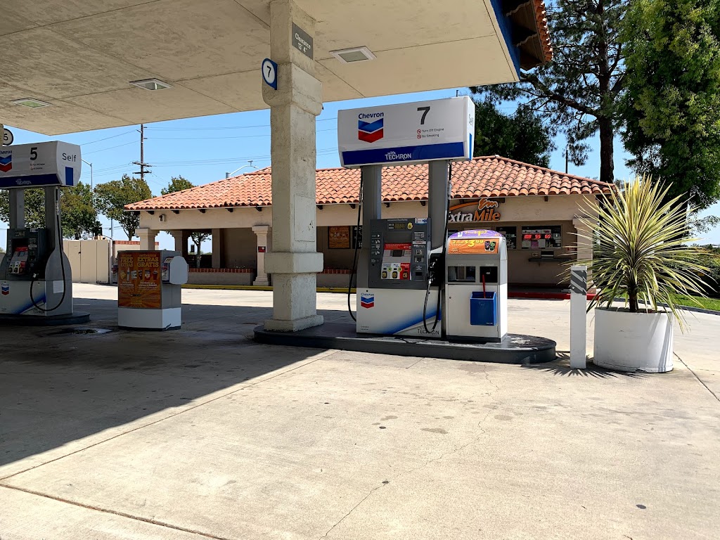 Chevron ExtraMile Claremont | 699 E Foothill Blvd, Claremont, CA 91711, USA | Phone: (909) 621-4991