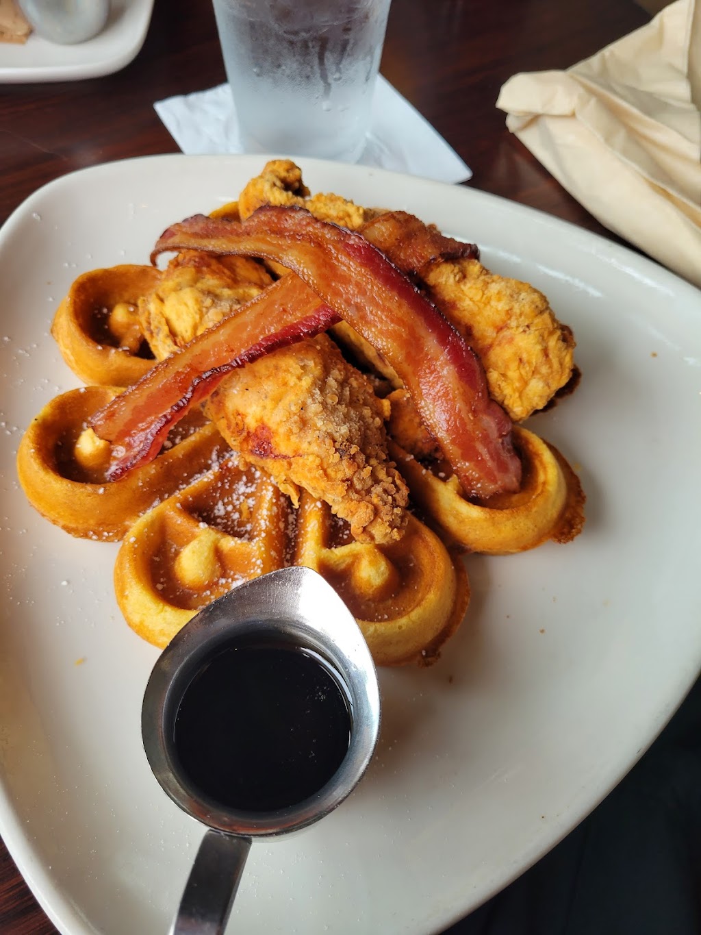 Truxtons American Bistro | 24530 Hawthorne Blvd, Torrance, CA 90505, USA | Phone: (310) 373-8790