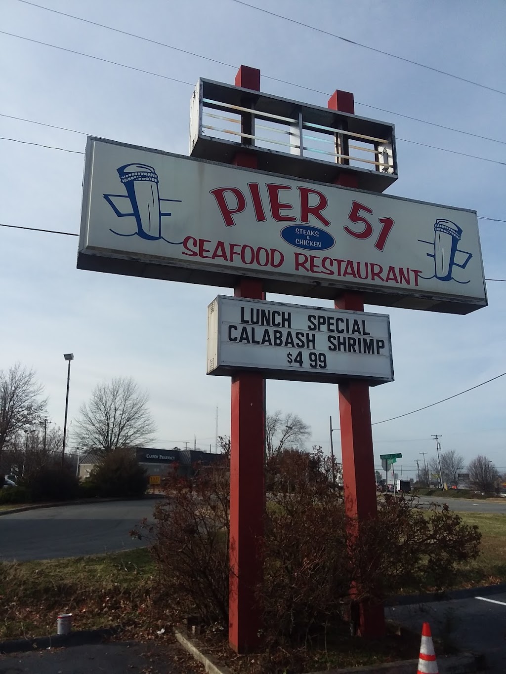 Pier 51 Seafood Restaurant | 744 Cabarrus Ave W, Concord, NC 28027, USA | Phone: (704) 787-9377