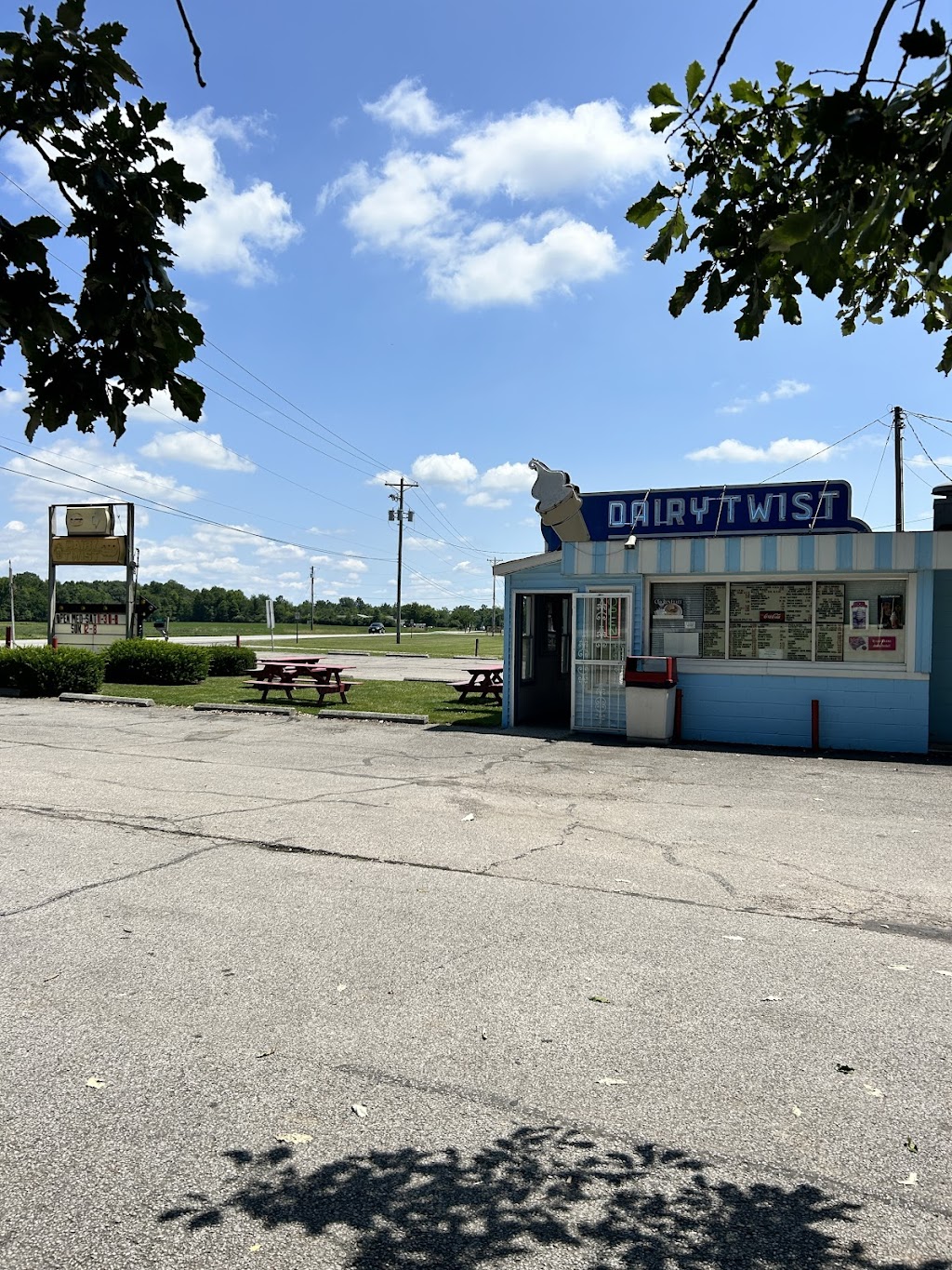 Dairy Twist | 45721 US-20, Oberlin, OH 44074, USA | Phone: (440) 774-8111
