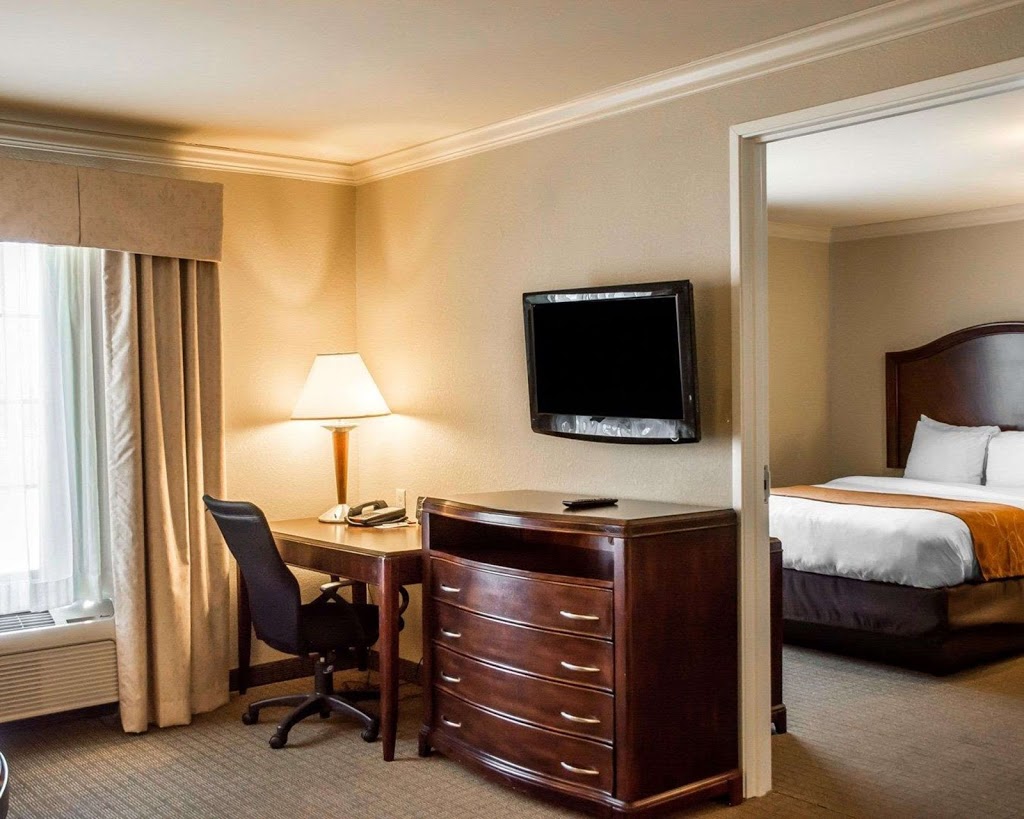 Comfort Suites Cincinnati North | 1234 Omniplex Dr, Cincinnati, OH 45240, USA | Phone: (513) 551-5028