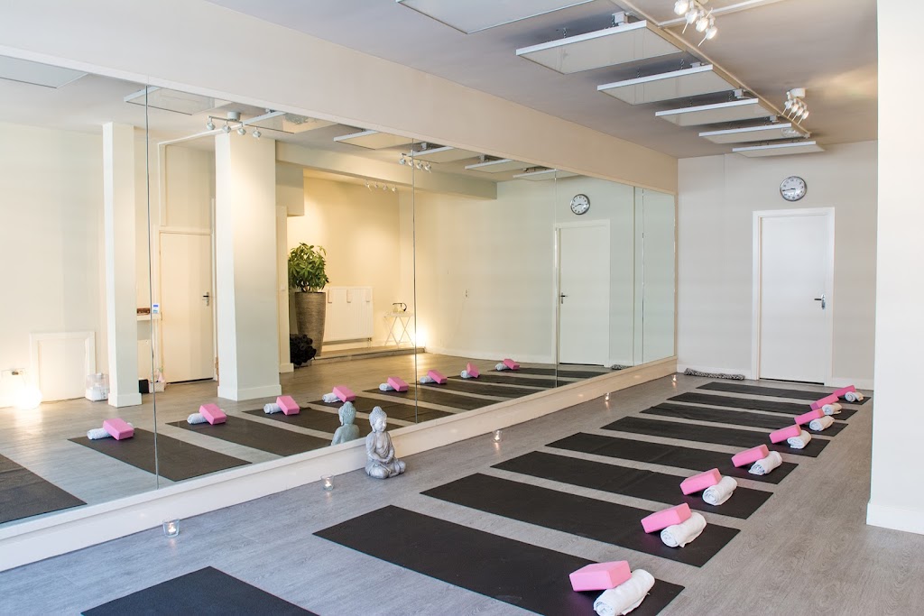 Hot Flow Yoga Zuid | Koninginneweg 221, 1075 CS Amsterdam, Netherlands | Phone: 06 25113968