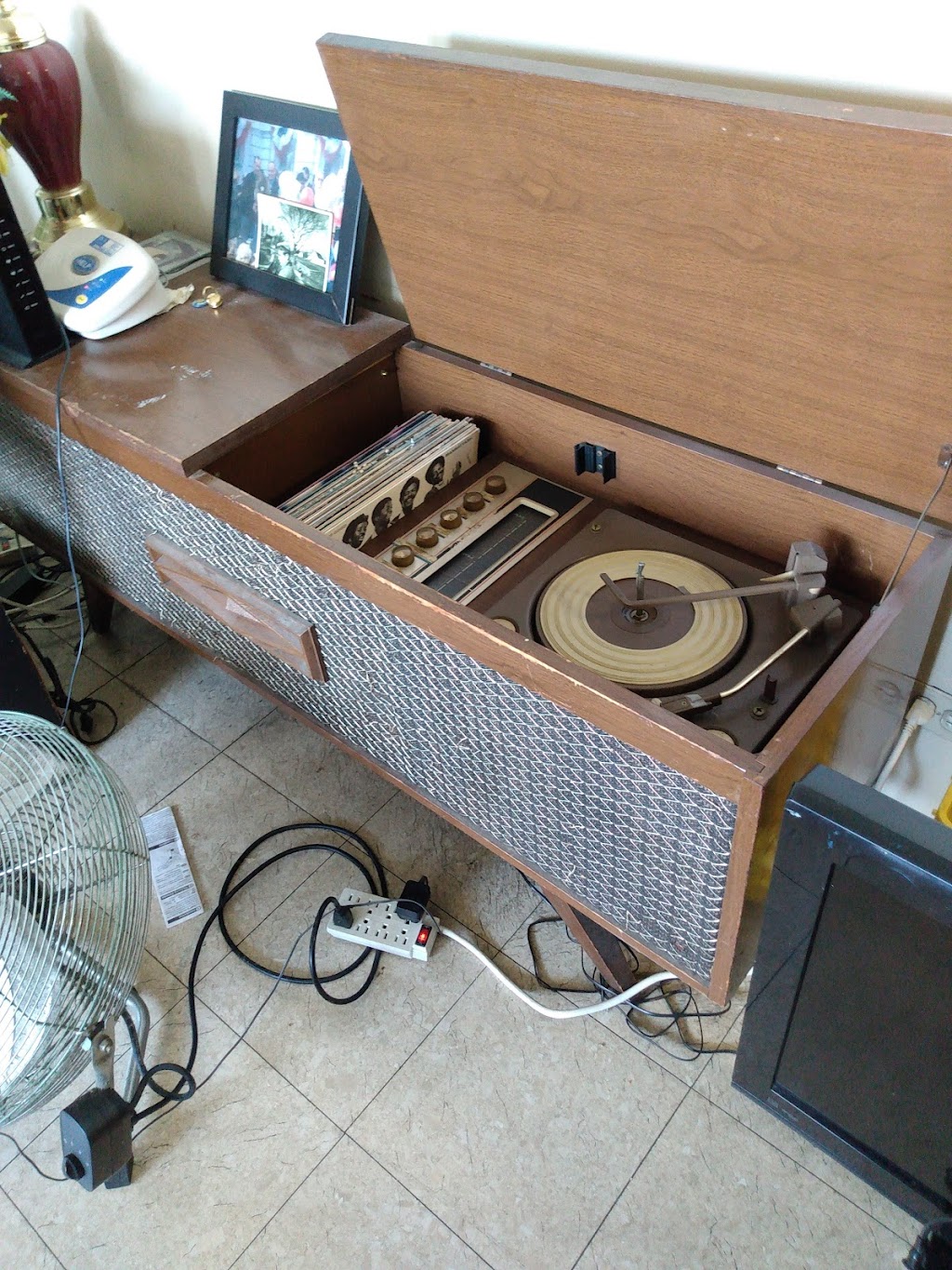 Olde Good Things Antique Store | 2420 Broadway, New York, NY 10024, USA | Phone: (212) 877-0845