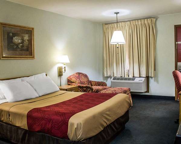 Econo Lodge | 2137 Lincoln Way E, Wooster, OH 44691, USA | Phone: (330) 264-8883