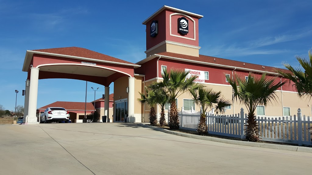 Executive inn and suites | 1500 10th St #2416, Floresville, TX 78114, USA | Phone: (830) 393-1953