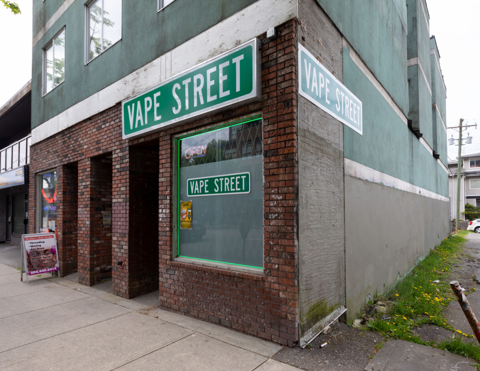 Vape Street Vancouver BC | 8640 Granville St, Vancouver, BC V6P 5A1, Canada | Phone: (604) 267-6340