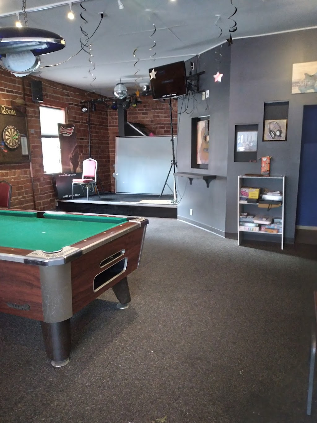 The Req Room | 9625 Lackland Rd, Overland, MO 63114, USA | Phone: (314) 455-4441