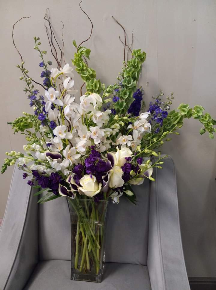 Hawk Flowers and Gifts | Bowles Viilage, 7421 W Bowles Ave #8, Littleton, CO 80123, USA | Phone: (303) 872-8555