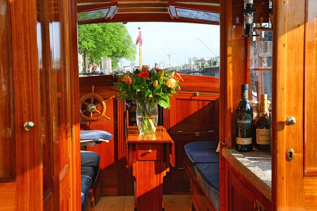 Private Canal Cruises | Singel 235HS, 1012 WE Amsterdam, Netherlands | Phone: 06 53993066