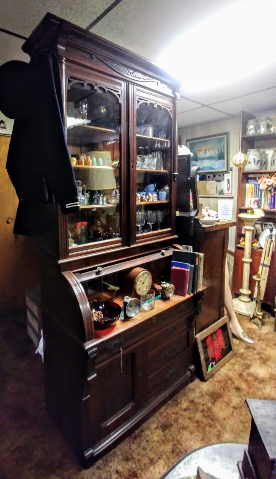 Country Stroll Antiques & Ye Olde Coin Shoppe | 2141 Morgantown Rd Route 119, Uniontown, PA 15401, USA | Phone: (724) 438-2700