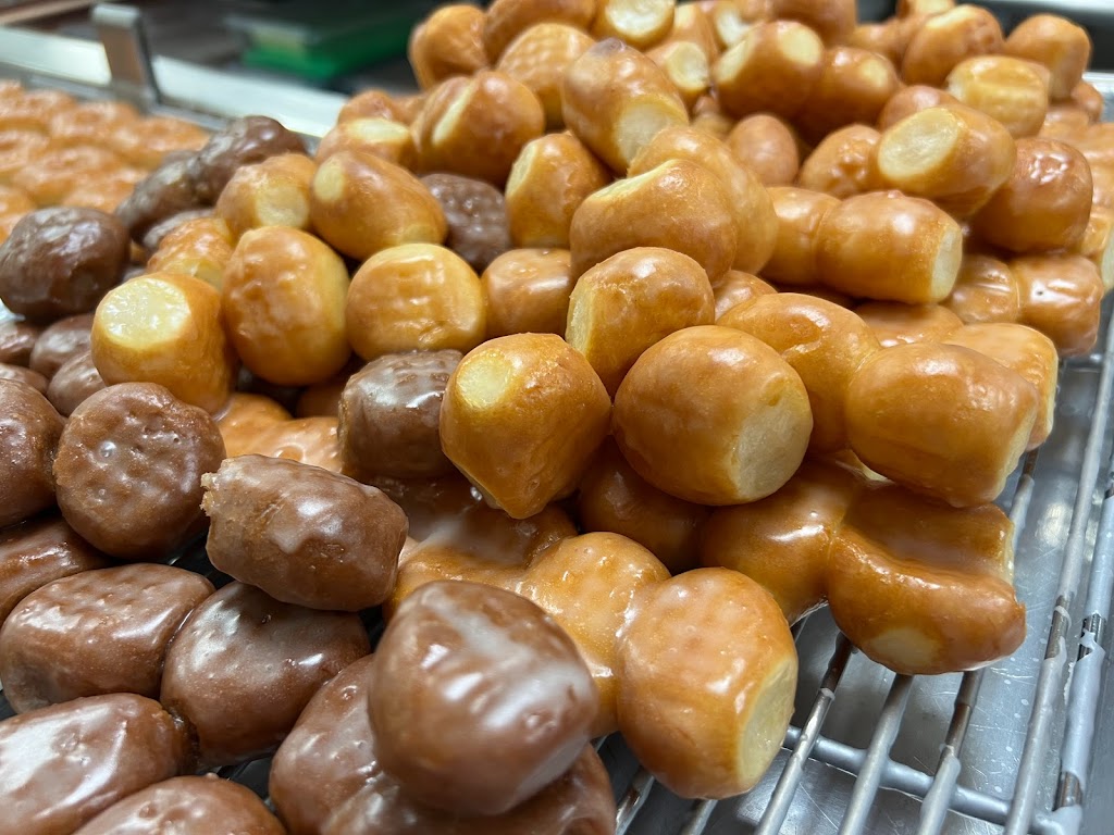 Shipley Do-Nuts Grapevine | 604 E Northwest Hwy, Grapevine, TX 76051, USA | Phone: (817) 527-5444