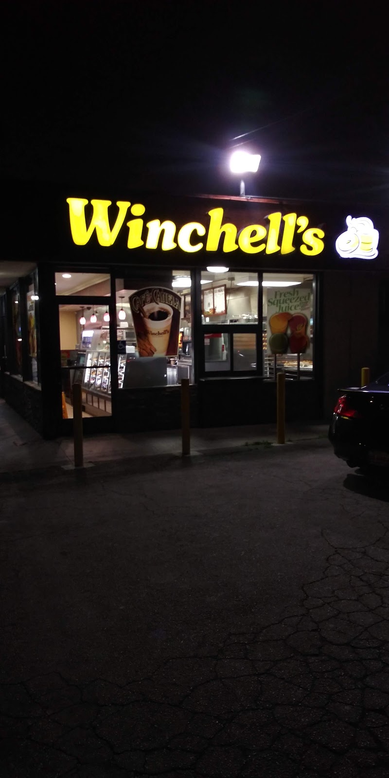 Winchells Donut House | 3610 Venice Blvd., Los Angeles, CA 90019, USA | Phone: (323) 733-6075