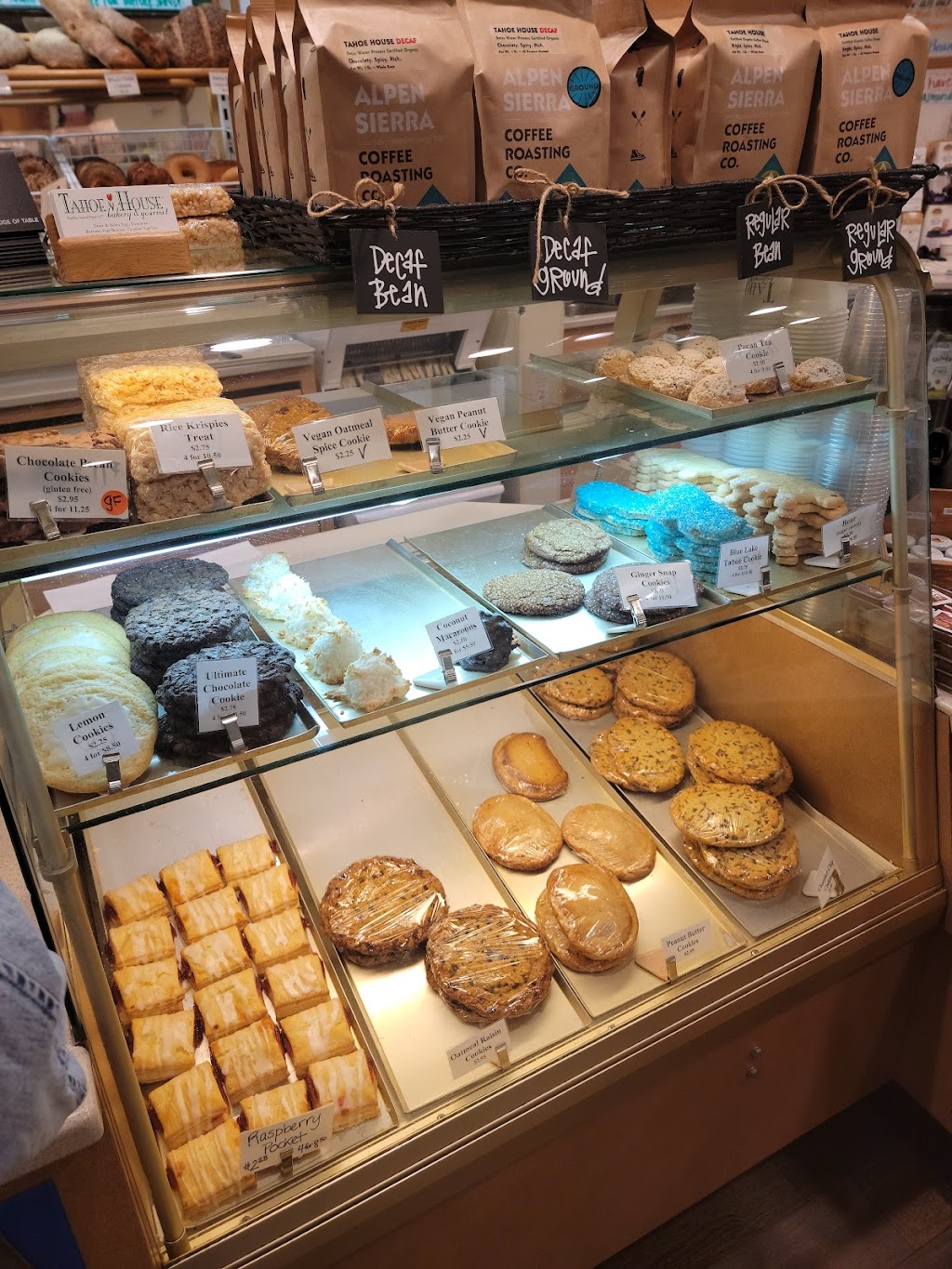 Tahoe House Bakery & Gourmet | 625 W Lake Blvd, Tahoe City, CA 96145, USA | Phone: (530) 583-1377