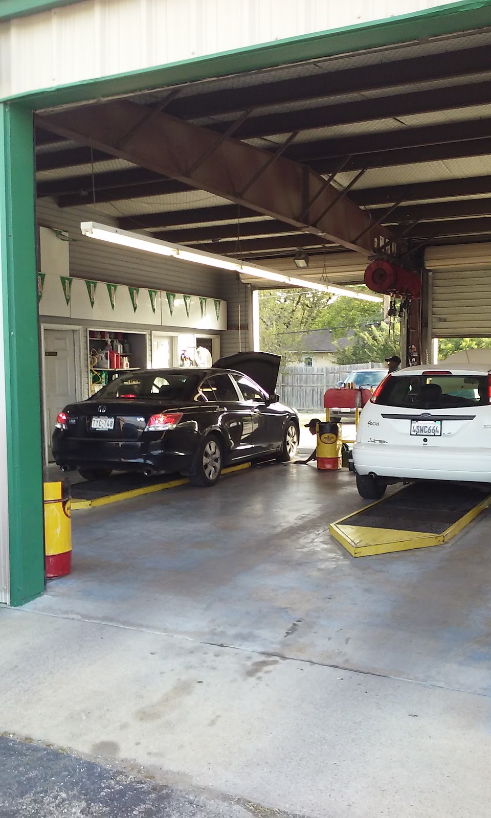 In-N-Out Lube | 2125 8th Ave, Fort Worth, TX 76110, USA | Phone: (817) 927-0436