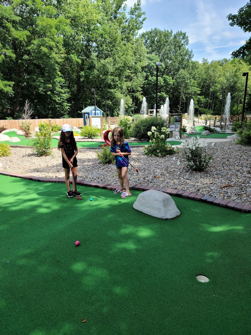 Olde Saratoga Miniature Golf | 556 Maple Ave, Saratoga Springs, NY 12866, USA | Phone: (518) 450-7006