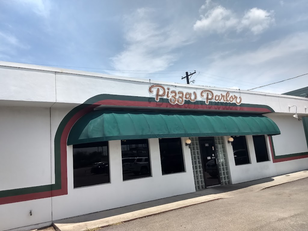 Pizza Parlor | 816 W King Ave, Kingsville, TX 78363, USA | Phone: (361) 592-8842