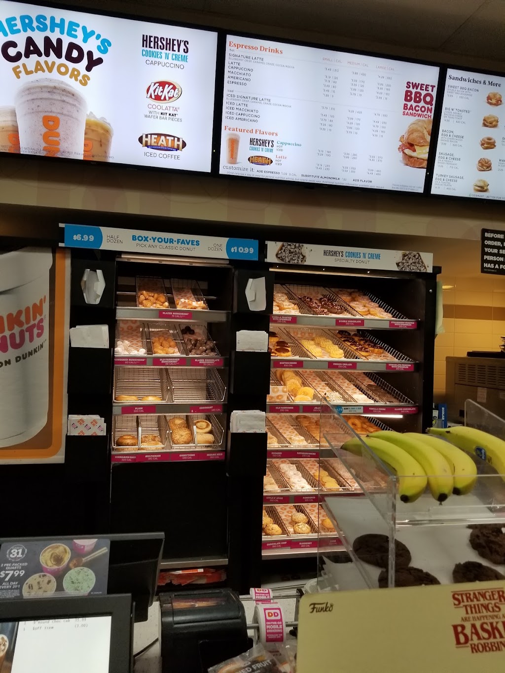 Baskin-Robbins | 100 N Broadway, Hicksville, NY 11801, USA | Phone: (516) 932-3594