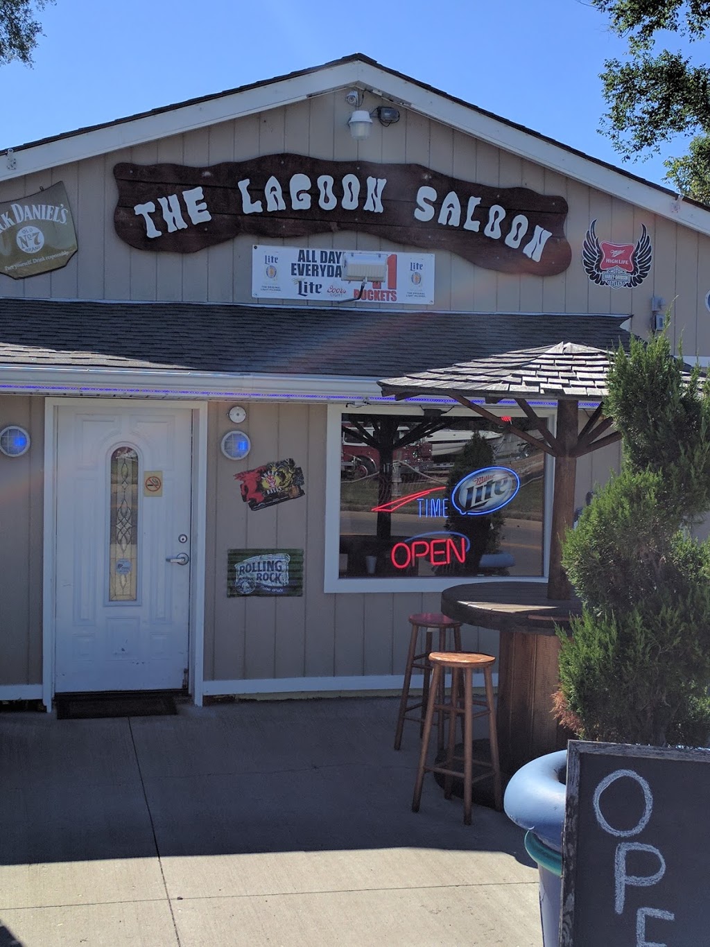 The Lagoon Saloon | 859 Elm St, Ludlow, KY 41016 | Phone: (859) 581-7822
