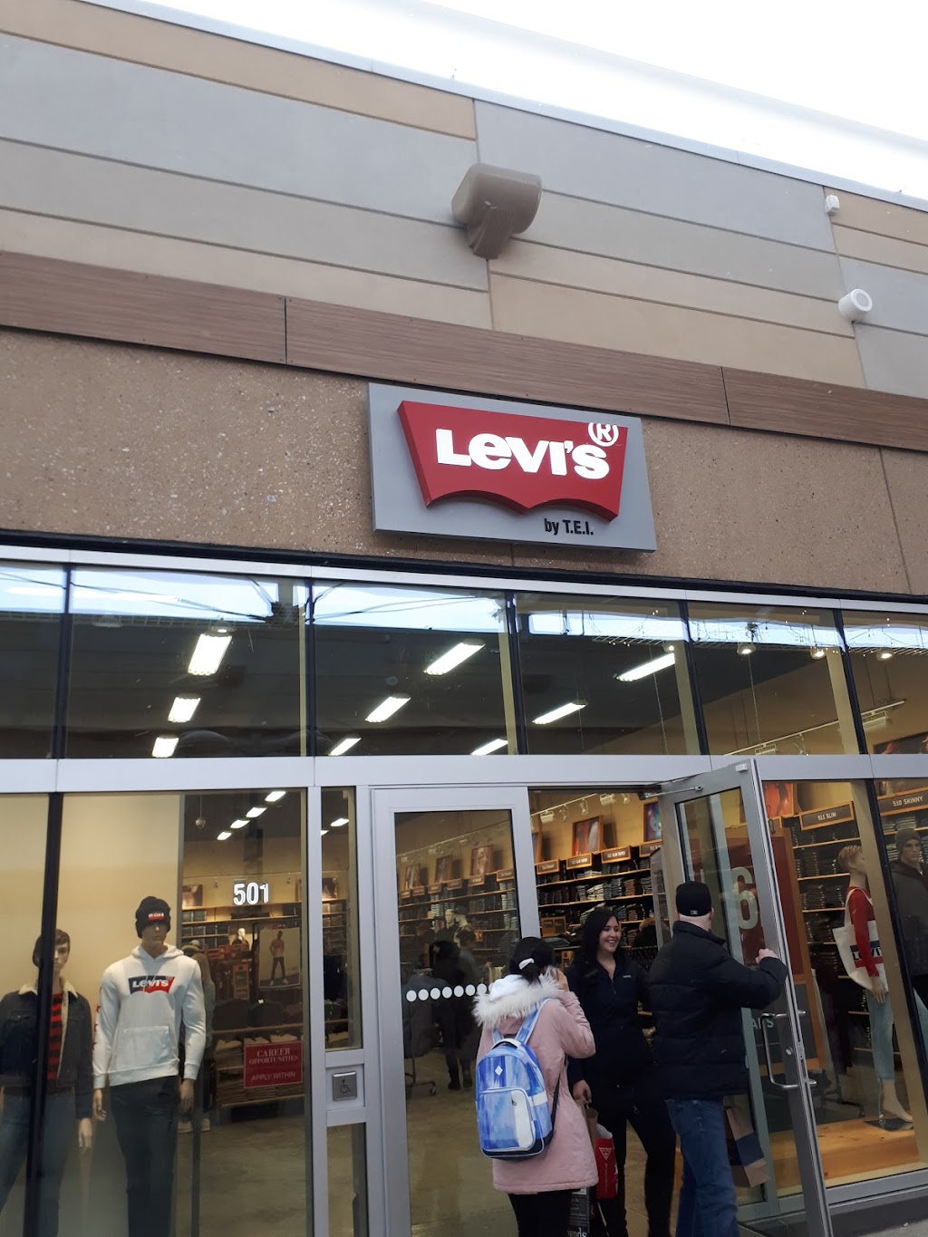 Levis Outlet Store | 300 Taylor Rd, Niagara-on-the-Lake, ON L0S 1J0, Canada | Phone: (289) 270-1938