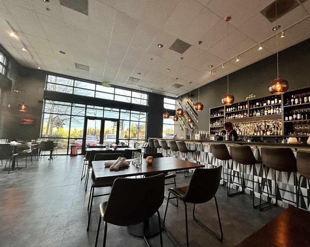 Avanti Restaurant & Bar | 2000 8th Ave F, West Linn, OR 97068, USA | Phone: (503) 826-5631