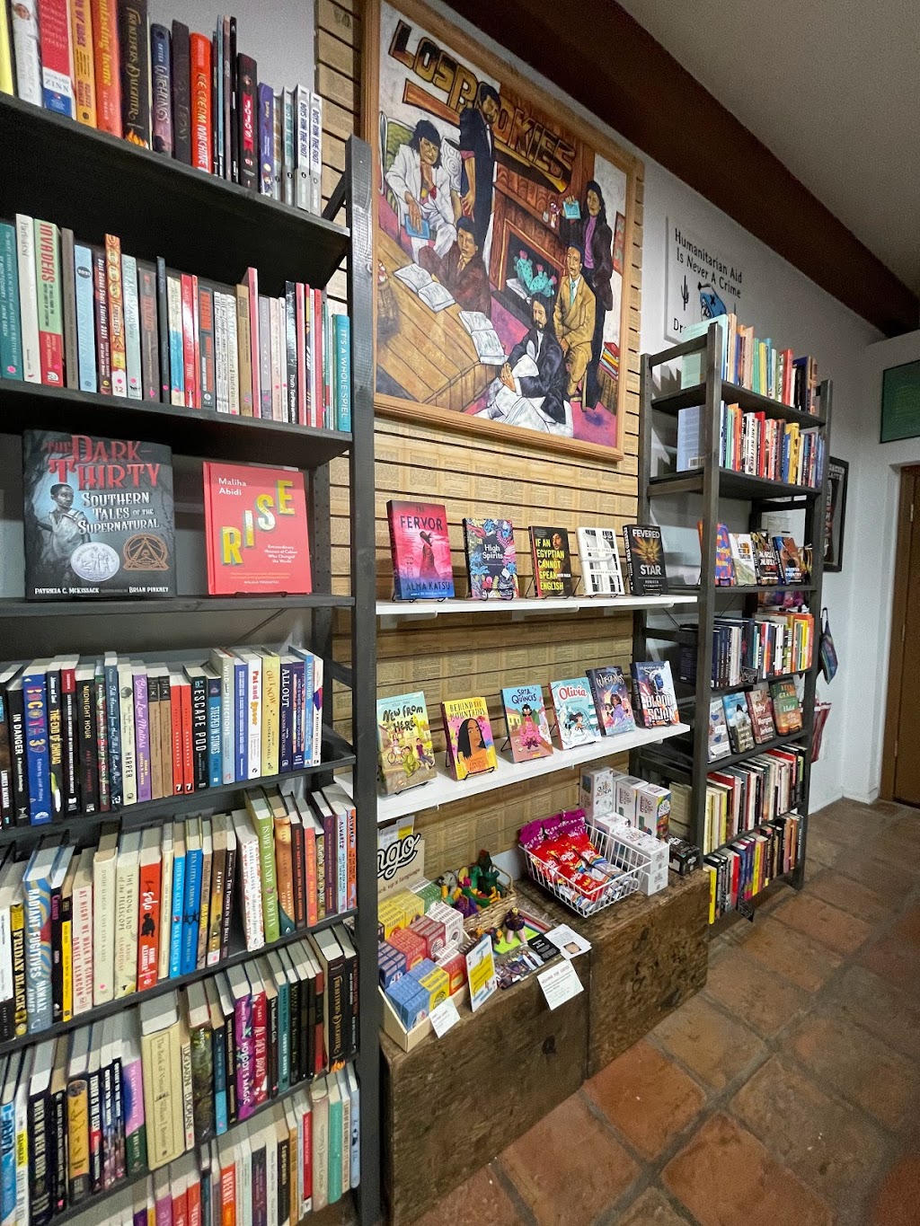 Palabras Bilingual Bookstore | 906 W Roosevelt St, Phoenix, AZ 85007, USA | Phone: (602) 595-9600