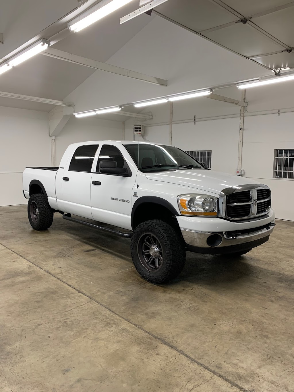 Executive Motors LLC | 2747 NE Bunn Rd, McMinnville, OR 97128, USA | Phone: (541) 640-9610