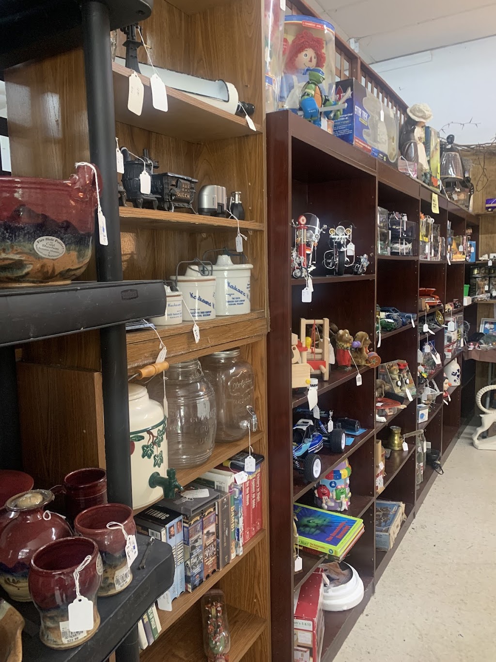 Variety Shoppe | 2000 Justin Way, Aberdeen, OH 45101, USA | Phone: (937) 795-5205