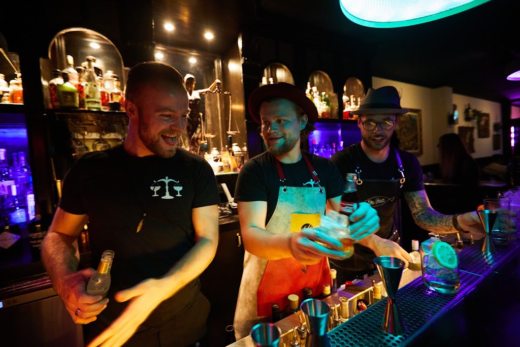 Law & Order Cocktail Bar | Voetboogstraat 4, 1012 XL Amsterdam, Netherlands | Phone: 020 362 6697