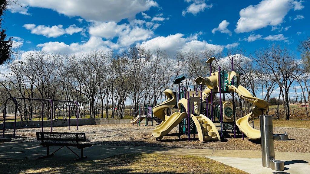 Bear Creek Park | 3230 South State Hwy. 360, Grapevine, TX 76051, USA | Phone: (817) 410-3450