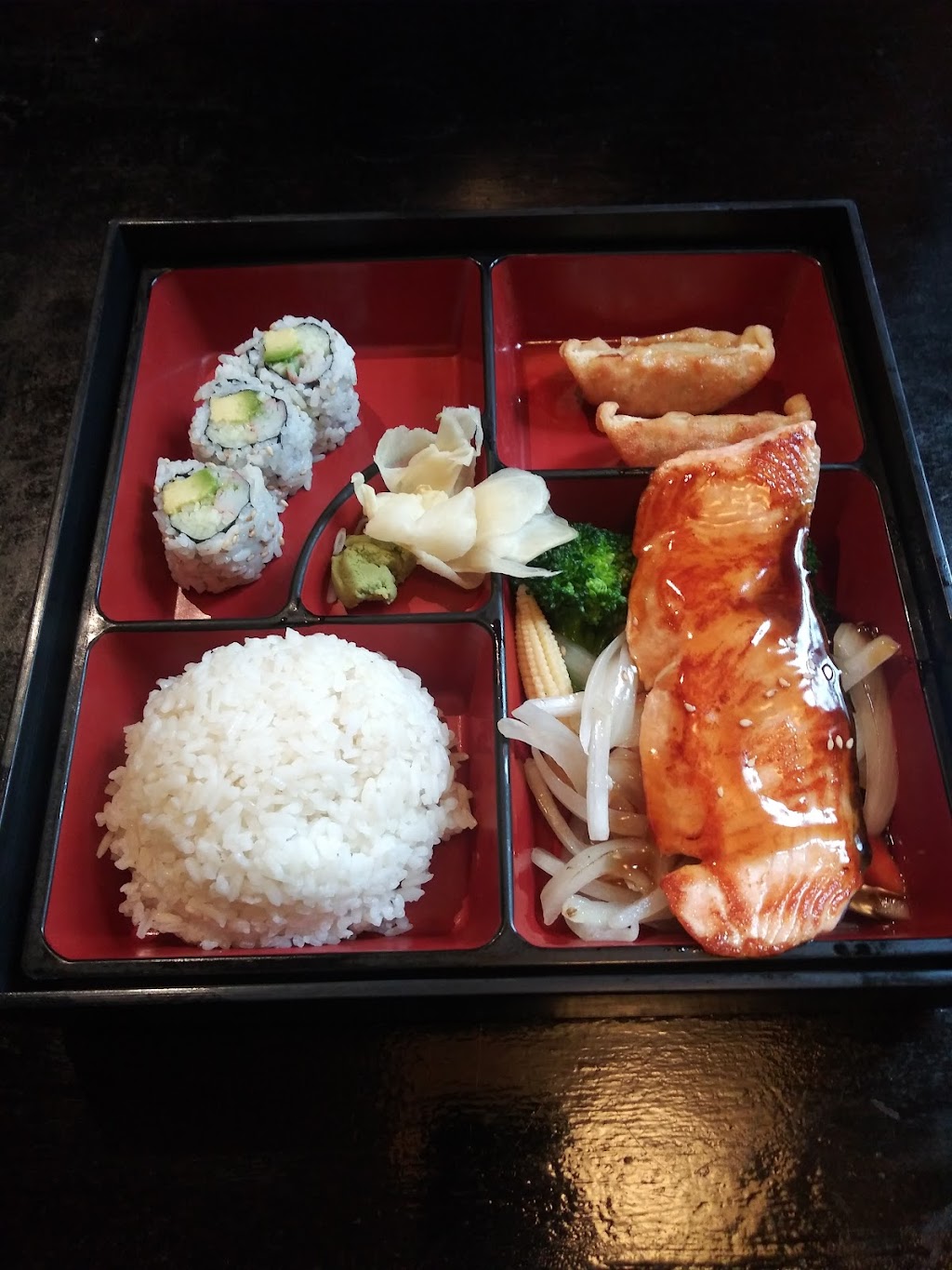 Ozen Sushi Asian Fusion | 760 Amsterdam Ave, New York, NY 10025, USA | Phone: (212) 678-0300