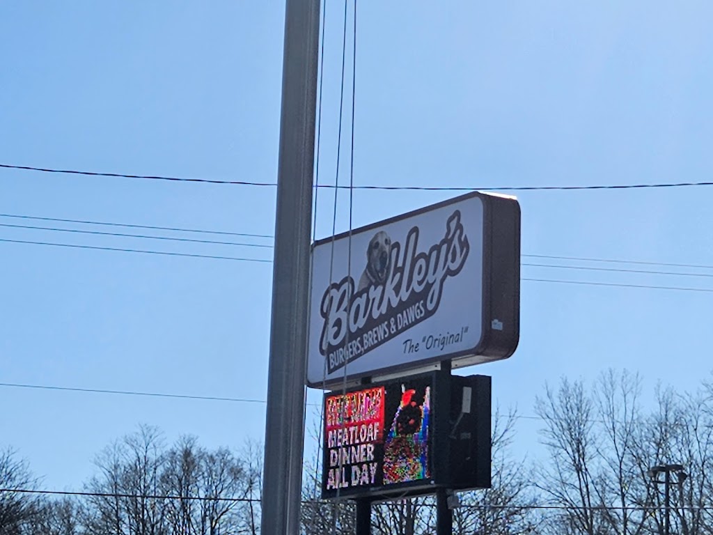 Barkleys Burgers, Brews & Dawgs | 2710 W Court St, Janesville, WI 53548, USA | Phone: (608) 563-4481